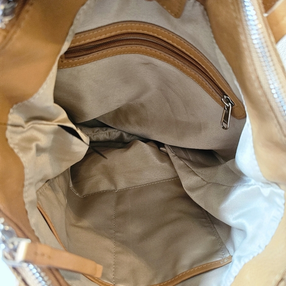 GUC~”Uniquely Crafted” by Artisans in India Leather Shoulder Bag, Quiet Luxury - Picture 11 of 13